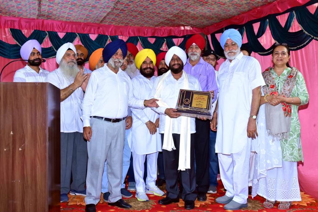 Mayor felicitation ceremony organized with grand traditions Senior Deputy Mayor Deputy Mayor and Councilors were also felicitated